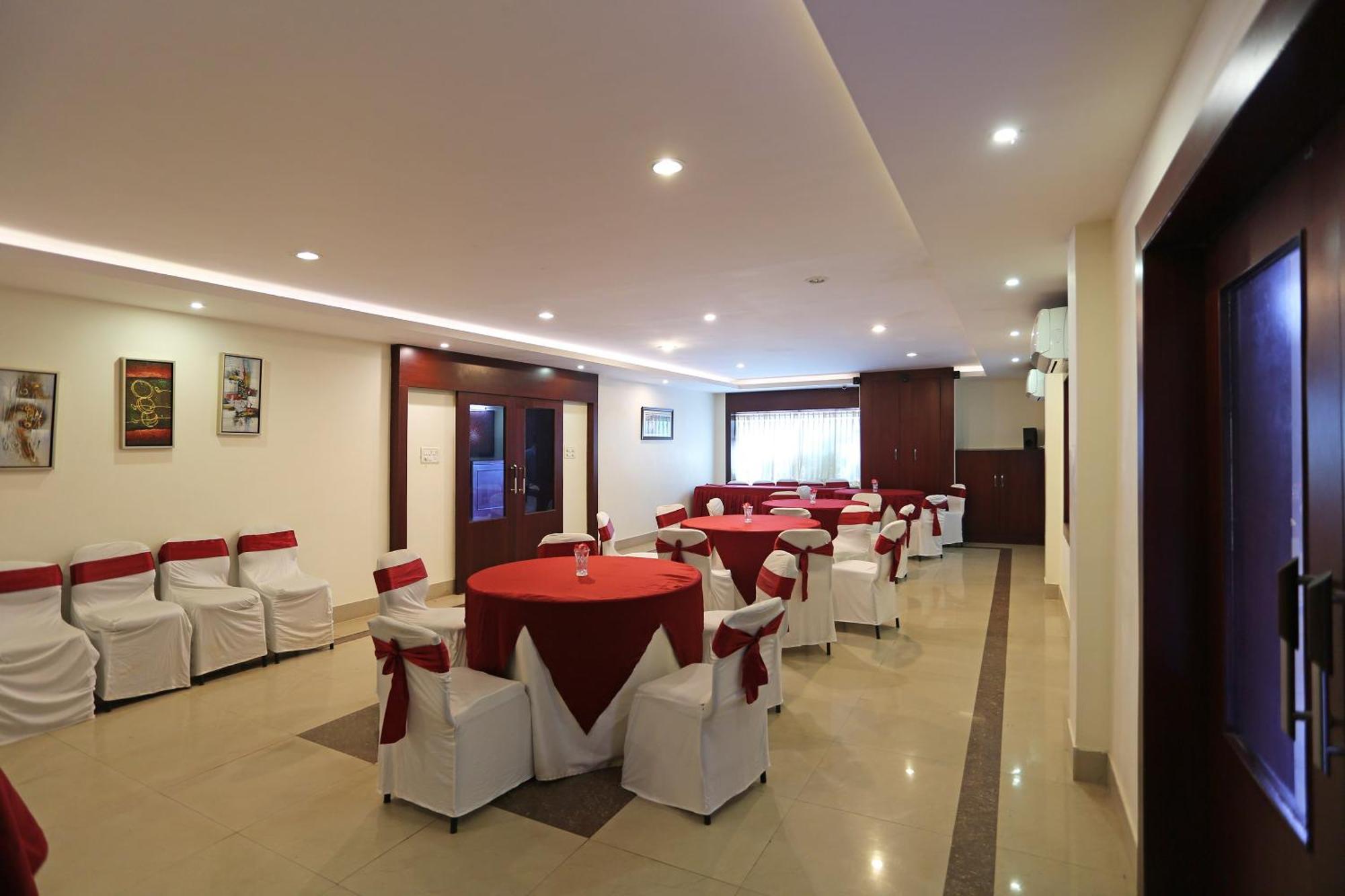 Oyo Stellar Resort 布巴内什瓦尔 外观 照片